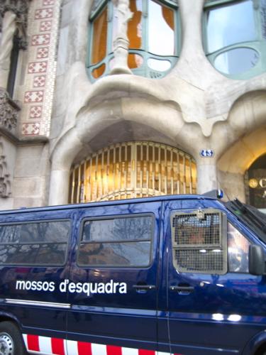 mossos vorm casa batllo
